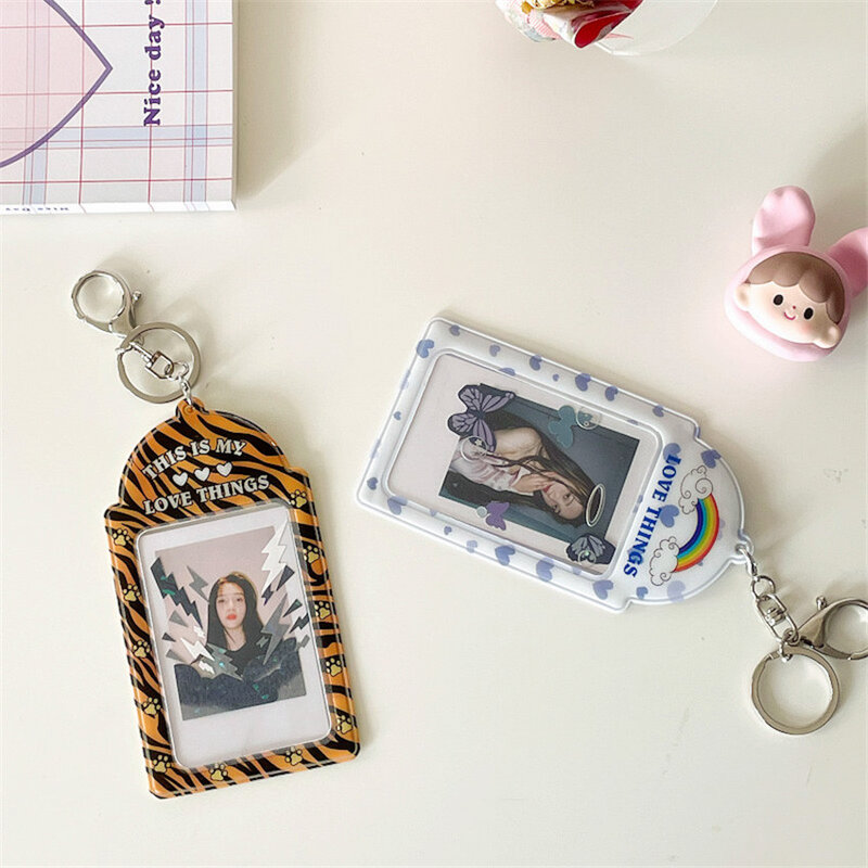 حقيبة كورية جديدة لعام 2022 مزودة بحامل للبطاقات المتحركة Kawaii سلسلة مفاتيح شفافة Kpop Idol حافظة لصور النساء والفتيات مزودة بغطاء بطاقات الائتمان