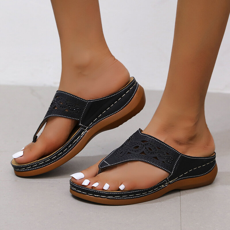 Sandali da donna estate nuovi tacchi alti pantofole di pelliccia di peluche retrò punta aperta sandali con zeppa tacco quadrato scarpe Casual comode