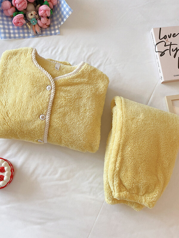 Pyjama en velours corail pour femme, vêtement de maison épais, chaud, doux et charmant, flanelle, costume deux pièces jaune, printemps et hiver