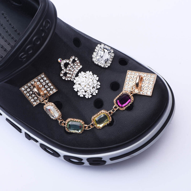 Zapatos de diseñador para adultos, accesorios de calzado con cadena de cocodrilo