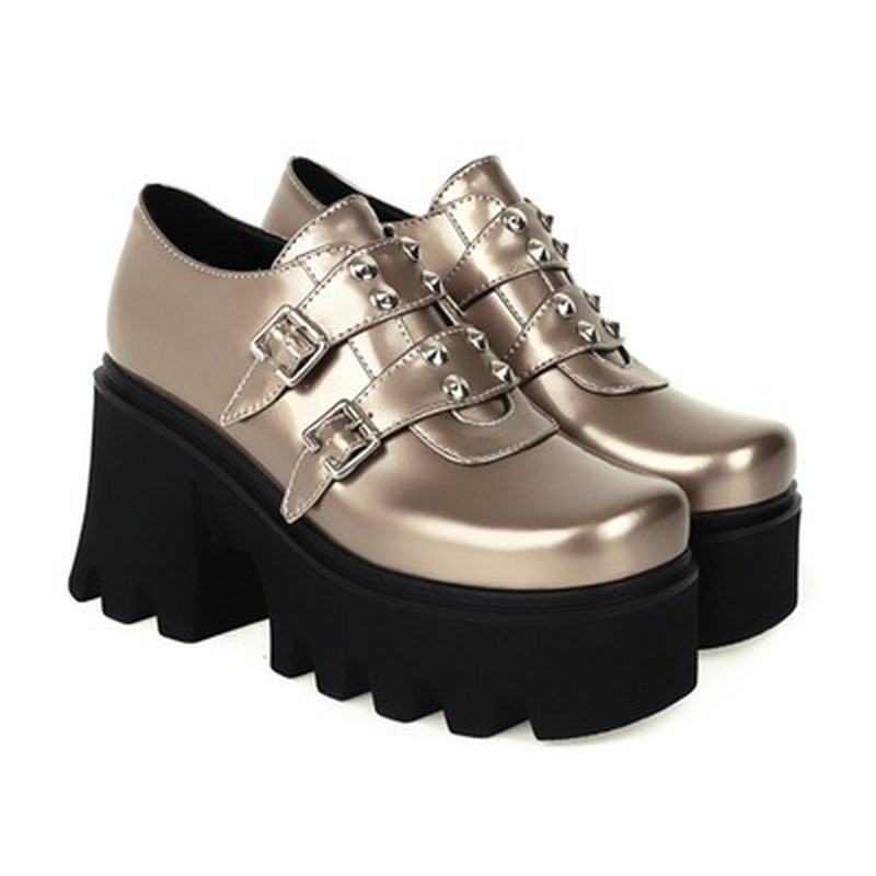 2021 neue Mode Nieten Creepers Plattform Schuhe Gothic Chunky Ferse Frauen Schuhe Hohe Ferse Gold Silber Patent Leder Plus Größe 43