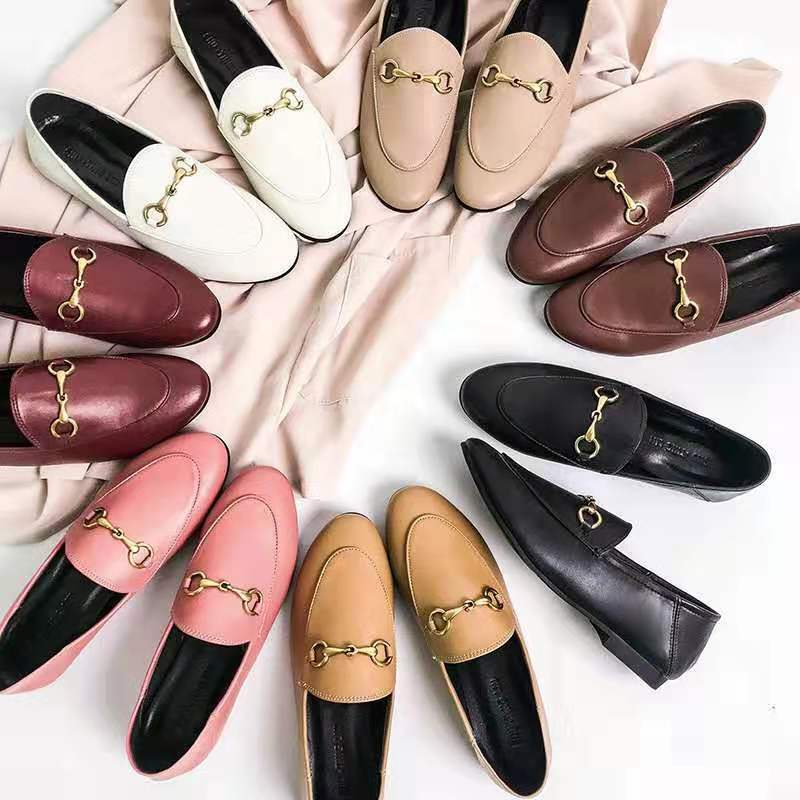 2021 새로운 Lok Fu 신발 패션 조커 캐주얼 여성 신발 금속 장식 수 놓은 여성 신발 전문 가죽 신발