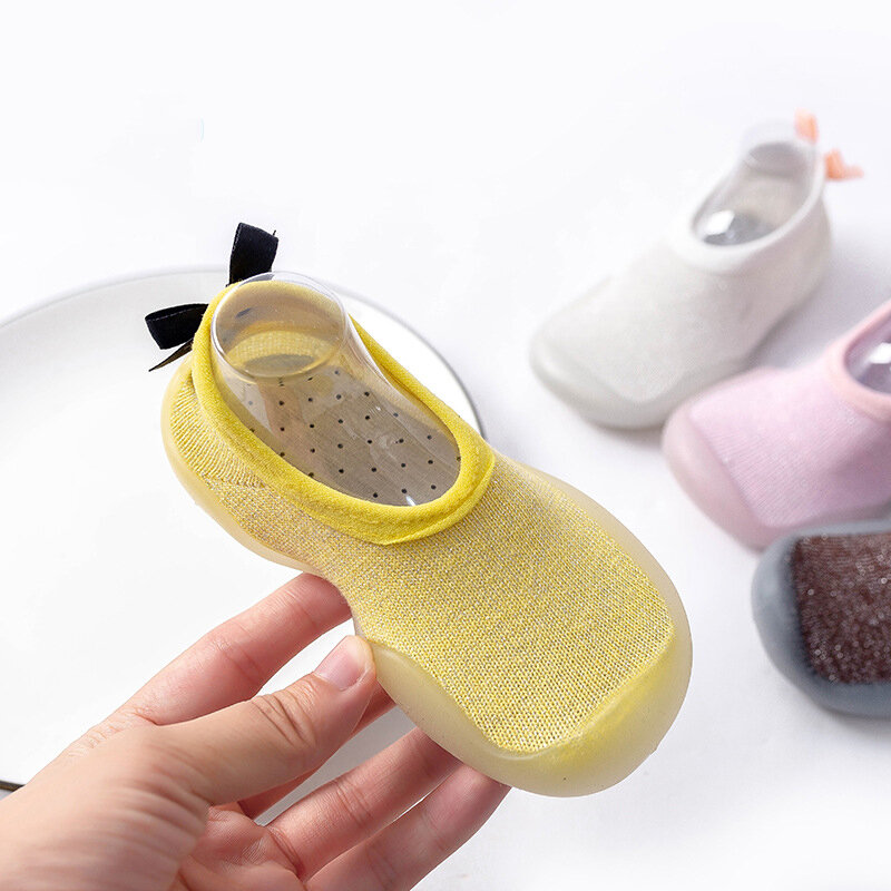 Novo unisex sapatos de bebê da criança sola macia de borracha ao ar livre indoor sapatos de bebê bonito arco antiderrapante meias de bebê para proteger os pés respirável