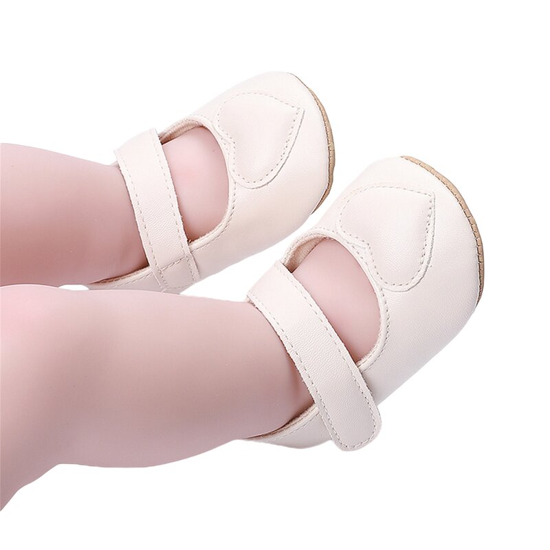 Sapatos de bebê para meninas primavera e outono, calçados de berço macio para recém-nascidos com estampa de coração, para primeiros passos, 0-18 meses, 2021