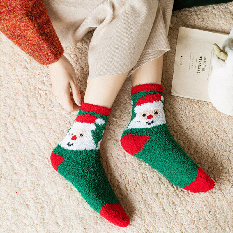 Kawaii corto las mujeres calcetines dibujo animado adorable y divertido damas de piso zapatilla cómodo divertido difusa esponjosa calcetín alces de Navidad Santa