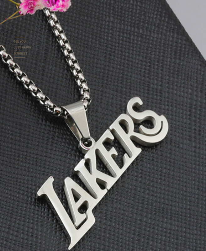 Colliers en acier titane avec logo de Lakers, accessoires Hip hop, pendentifs tendance pour amoureux de la personnalité