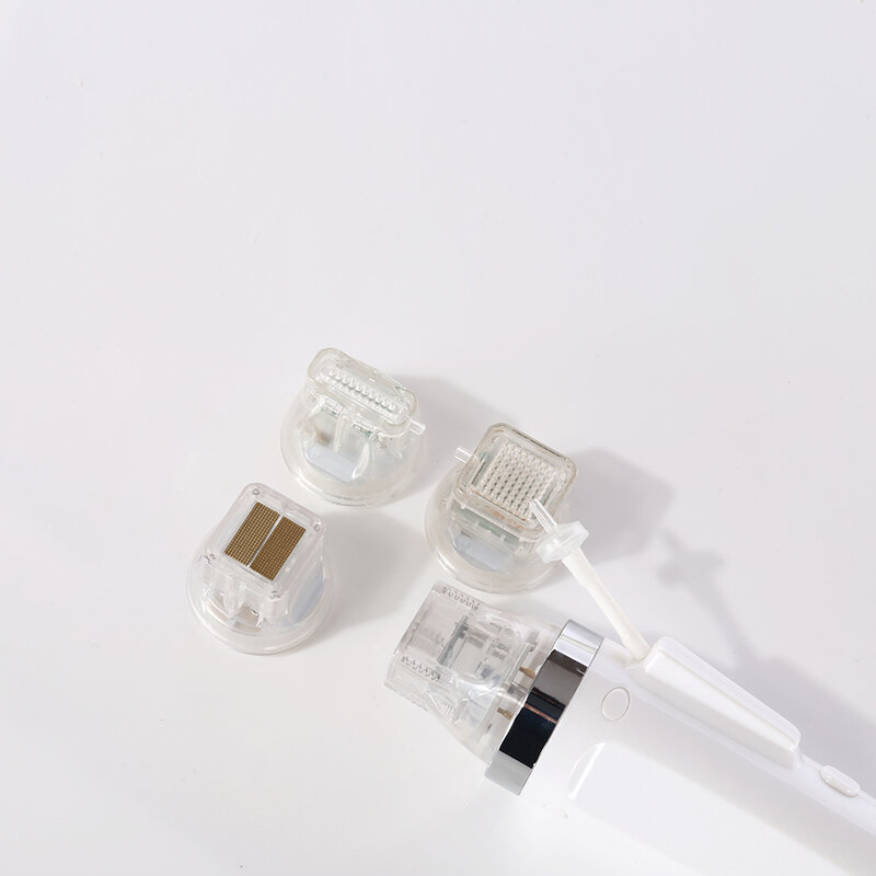 2-in-1無線周波数肌の若返りマイクロoneedleは、コールドハンマーを使用して美容マシンのストレッチマークを軽減します