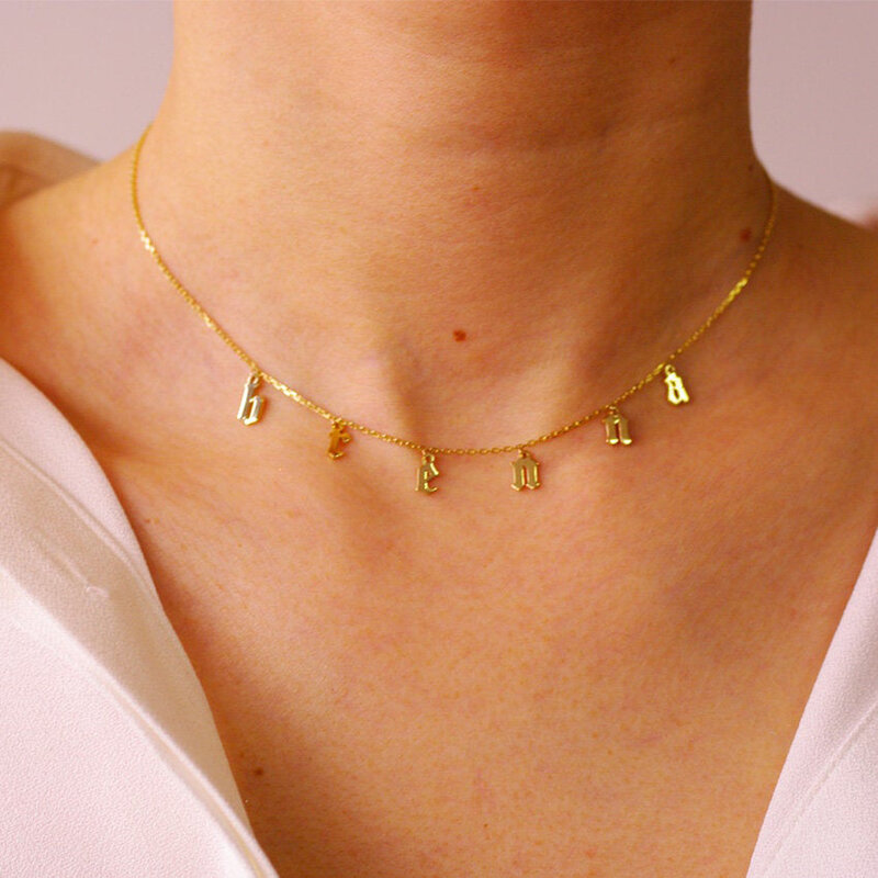 Colar gótico feminino de ouro, colar com letras em inglês antigo, nome personalizado, joia personalizada para ano de nascimento