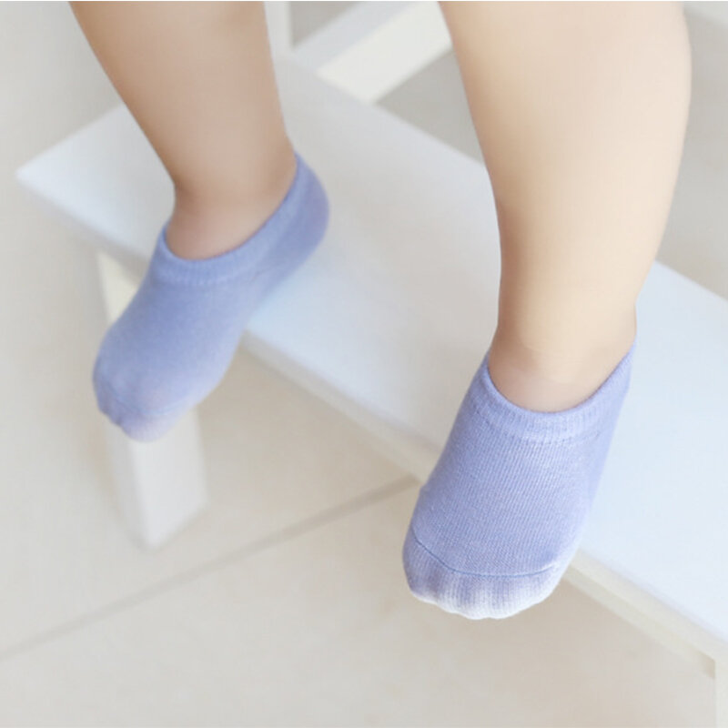 Носки яркие для новорожденных Короткие нескользящие носки с рисунком эластичные однотонные носки для первых шагов для мальчиков и девочек