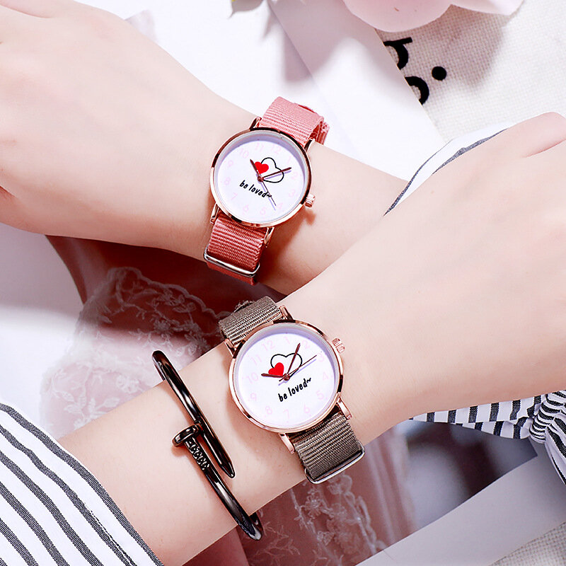Reloj retro para mujer, moderno y sencillo, con patrón de amor del joker, pequeño y exquisito