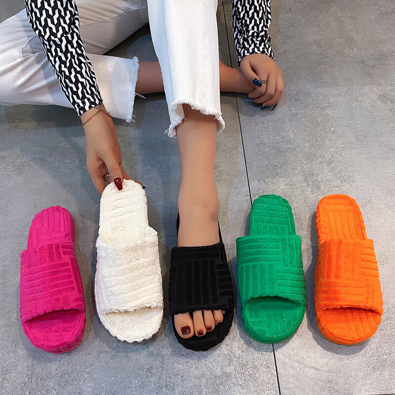 Zapatillas de casa de piel sintética para mujer, Sandalias planas peludas y cómodas, chanclas de interior bonitas, 2021