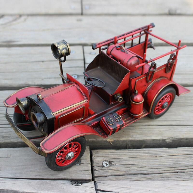 Camion dei pompieri modello artigianale nostalgico ferro vecchio retrò Mini decorazione oggetti di scena veicolo per vacanze regali di capodanno artigianato decorazioni per la casa