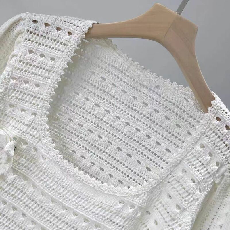 Sweter Putih Wanita Bunga Tiga Dimensi Kerah Persegi Tiga Perempat Lengan Jumper Manis Wanita 2022 Baru