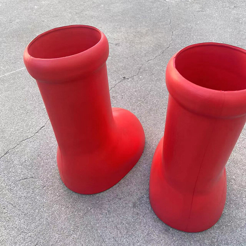 Sepatu Bot Merah Astroboy Sepatu Bot Hujan Ujung Bundar Bawah Tebal Sepatu Bot Kartun Slip-On Sol Karet Datar Sepatu Pertunjukan Jalan Pria Wanita Ukuran Besar