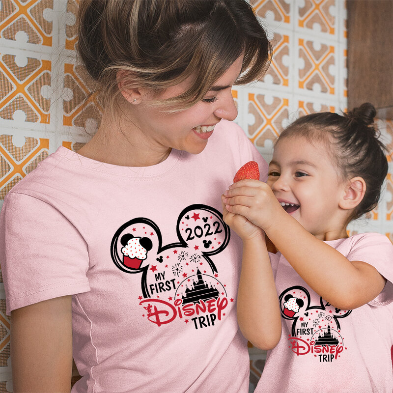 Disney-ropa a juego para madre e hijo, camiseta de Mickey Mouse, primer viaje de Disney, moda para niños y niñas, aspecto familiar, 2022