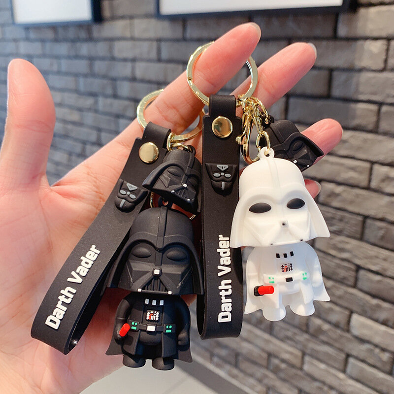 Porte-clés avec personnage de dessin animé Darth Vader de Disney, personnage de samouraï noir et blanc, ornement à la mode, pendentif de voiture, cadeau pour garçon et enfant