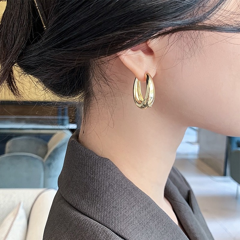 2020 neue Klassische Kupfer Legierung Glatte Metall Hoop Ohrringe für Frau Mode Korean Schmuck Temperament Mädchen der Täglichen Tragen Ohrringe