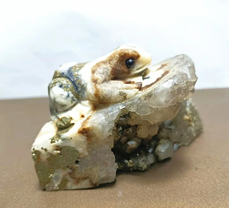 239g  Natural quartz crystal chalcopyrite crystal cluster hand carved small frog ornaments home decor chakra