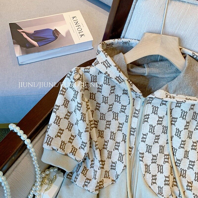 Женский винтажный комплект из 2-х предметов, укороченный топ с коротким рукавом и капюшоном и шорты с эластичным поясом