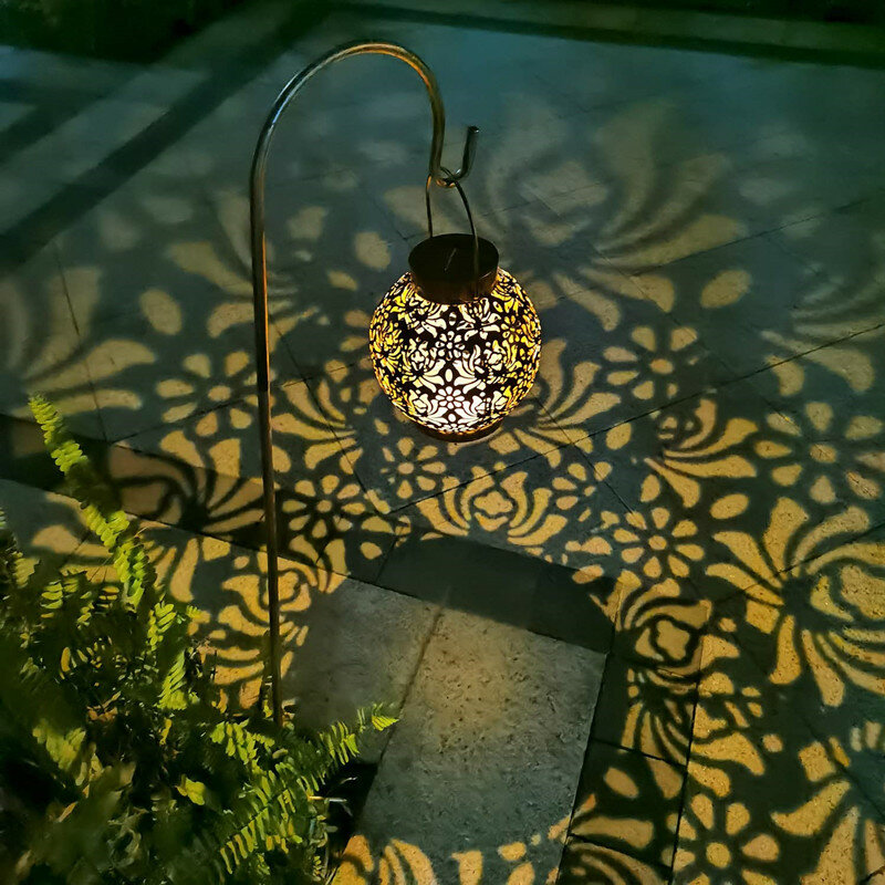 Lampu Surya Tahan Air Lampu Lentera Berongga Retro Lampu Taman Surya Dekoratif Seni Lampu Proyeksi LED Lanskap Halaman