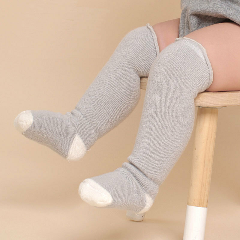 Calzini alti al ginocchio per bambini carini calzini morbidi in cotone traspirante per bambini calzini in spugna solida scaldamuscoli calzini lunghi 0-3 anni