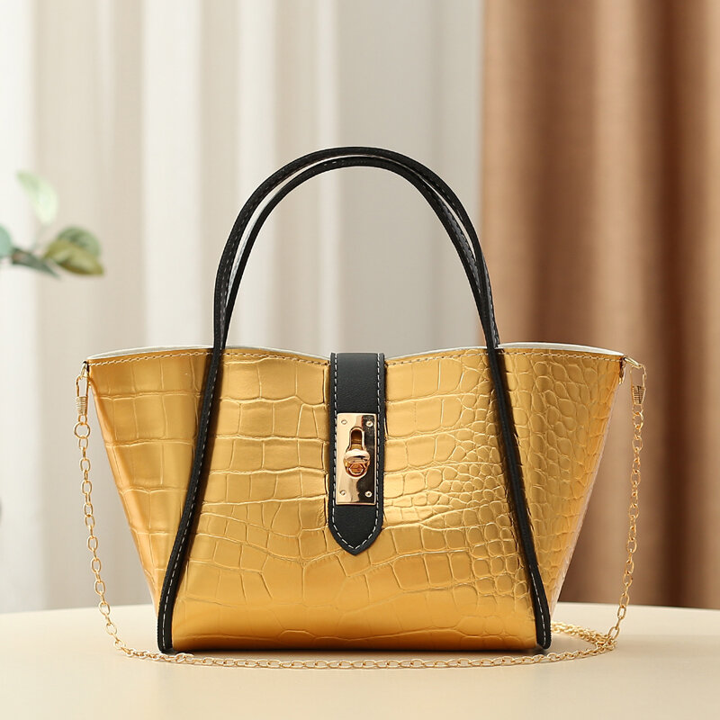 Shoulder Bags Women 2022 Trend Woven Luxury Designer Handbags Purse Gold Thick Chain Dumpling Clutch Bag Fashion Crossbody Bag