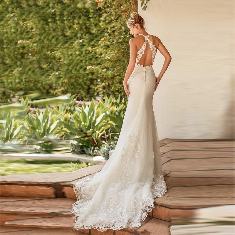 Robe de mariée sirène élégante en dentelle, col en v, dos nu, blanche, sans manches, avec traîne de balayage, 2022