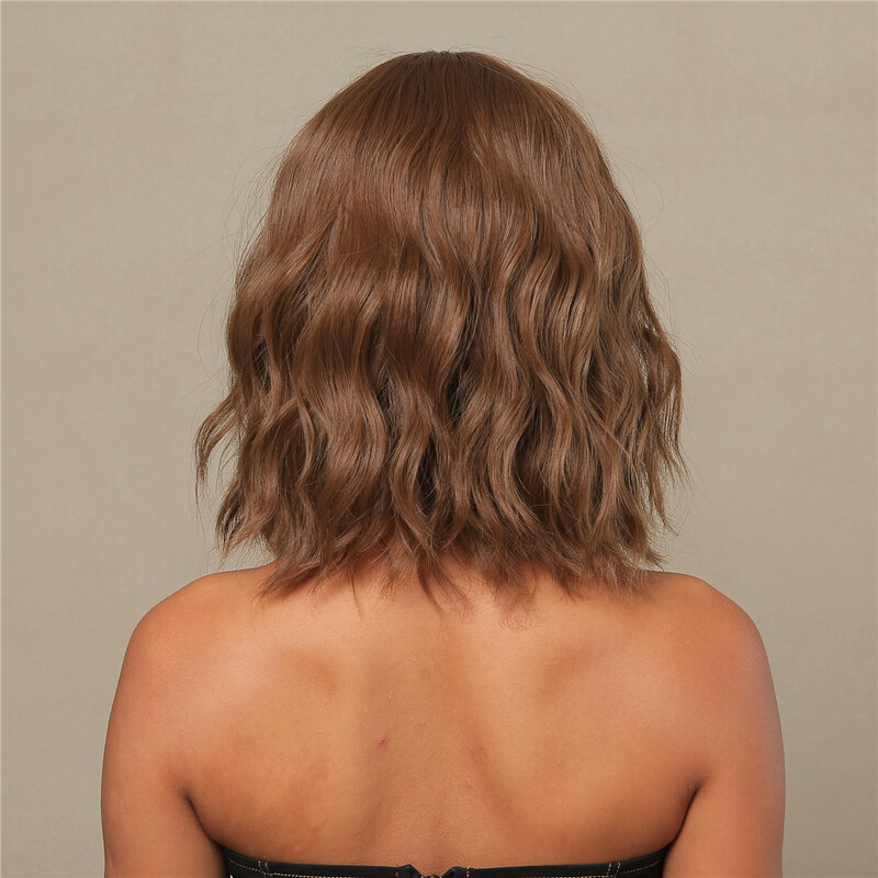 Krótkie faliste brązowe peruki syntetyczne naturalne włosy peruki z grzywką dla czarnych kobiet Cosplay do codziennego użytku włókno termoodporne peruki