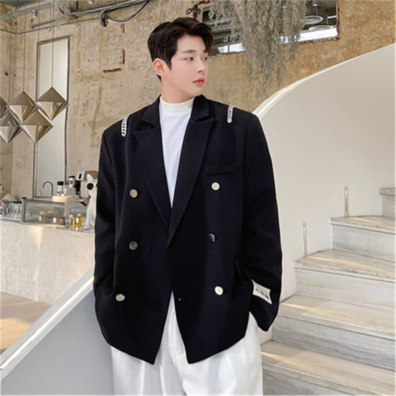 Giacca da uomo Vintage giacca da uomo di design originale catena da cappotto decorare Blazer Casual doppiopetto coreano Streetwear abbigliamento da uomo giovanile