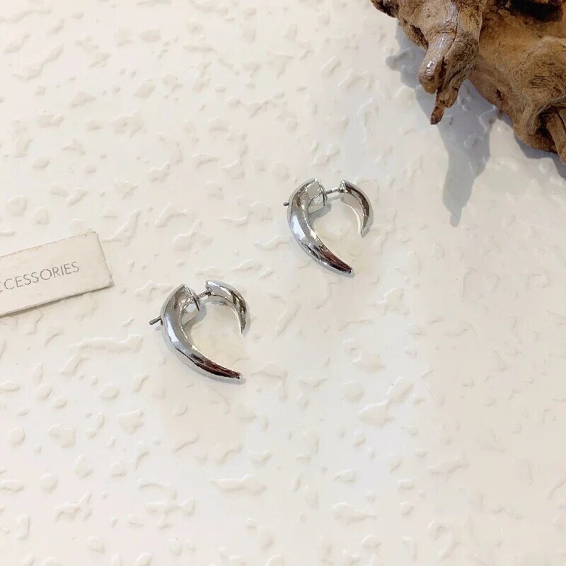 유럽 실버 컬러 금속 뿔 스터드 귀걸이 여자 참신 간단한 귀걸이 쥬얼리 액세서리 선물, 2022