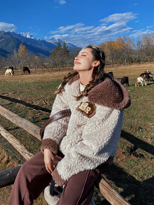 Kurtki amerykański styl Retro kaszmir jagnięcy płaszcz damski zimowy Design poczucie łączenie Oversize sweter z kapturem luźny Top odzież