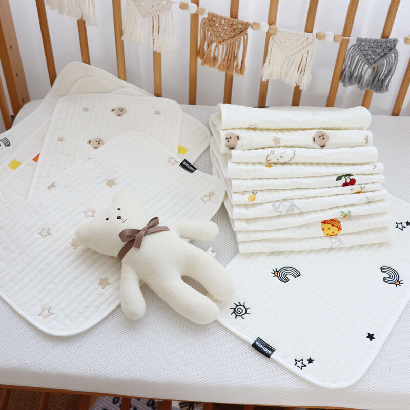 Asciugamano per cuscino per bambini 100% cotone ricamato cartone animato orsetto cuscino piatto per neonato asciugamani per cuscino per latte antiabbaio per neonato