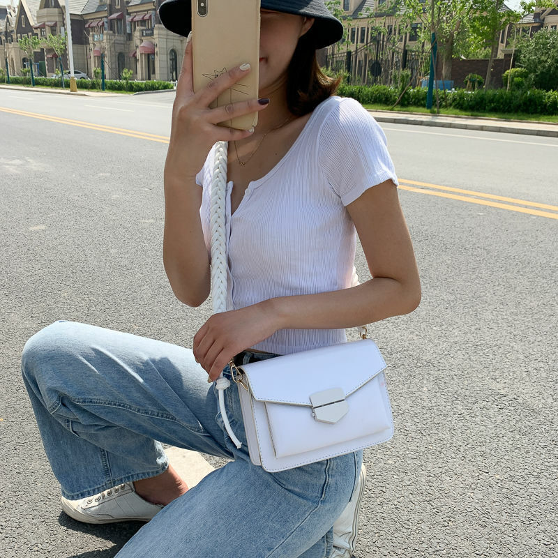 MBTI Luxurious Woven Strap Girly Shoulder Bag 2022 Summer Fashion Korean Version Solid Color Flip Crossbody Bag for Women