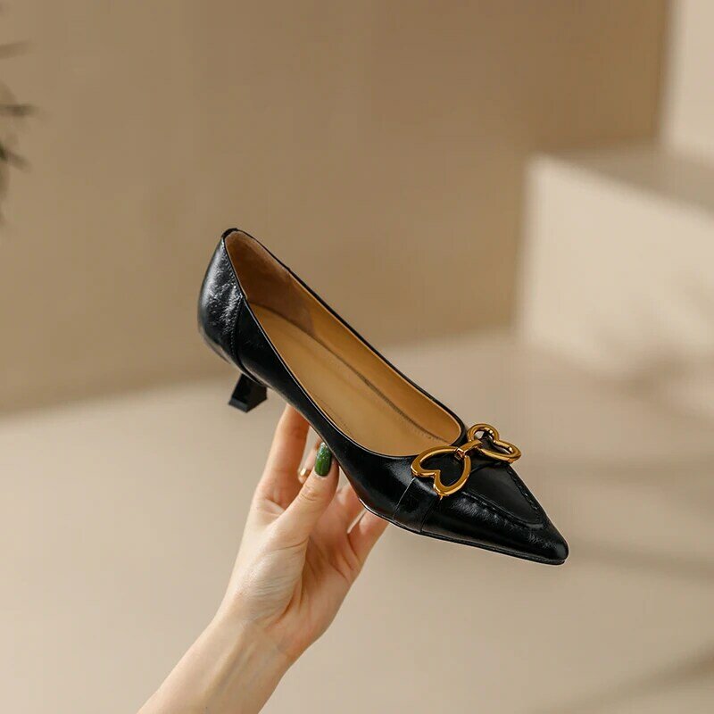 Escarpins en cuir naturel pour femmes, chaussures dégradées à bout pointu avec décoration en métal, 3 couleurs, 22-2022 cm, 24.5