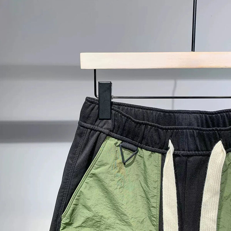 2023 Novo Japonês Moda Marca Hit Cor Costura Bolso Shorts de Verão Solto dos homens Ferramentas Personalizadas Calças Curtas Mens Tide
