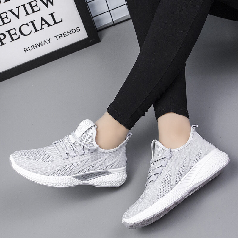 Young Fashion Recreational Sports Shoes Soft Bottom Comfortable Anti Slip Fly Woven Men's Breathable Outdoor Work Running Shoes