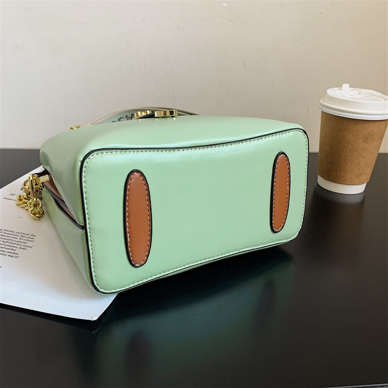 Bolso pequeño de cuero con forma de cubo para mujer, bandolera con cadena a la moda, de banda ancha, color verde, 2022