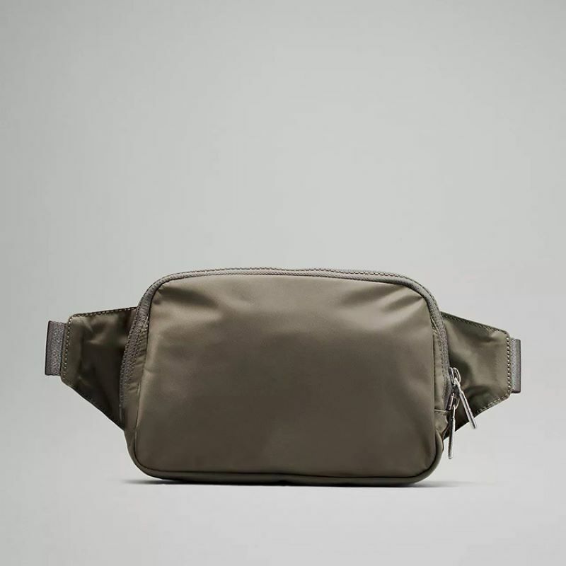 The 2L New Lu Waist Pack, Nylon Waterproof Chest pack  Is Ubiquitous For Outdoor Sports And Running. The Same Waist Pack.