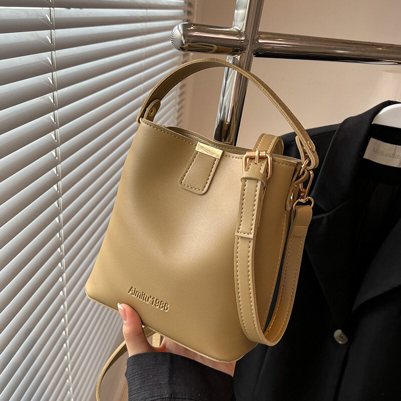 Женская сумка, женская сумка, нишевая однотонная сумка в иностранном стиле, Ранняя весна 2023, универсальная текстурная сумка-мессенджер на одно плечо