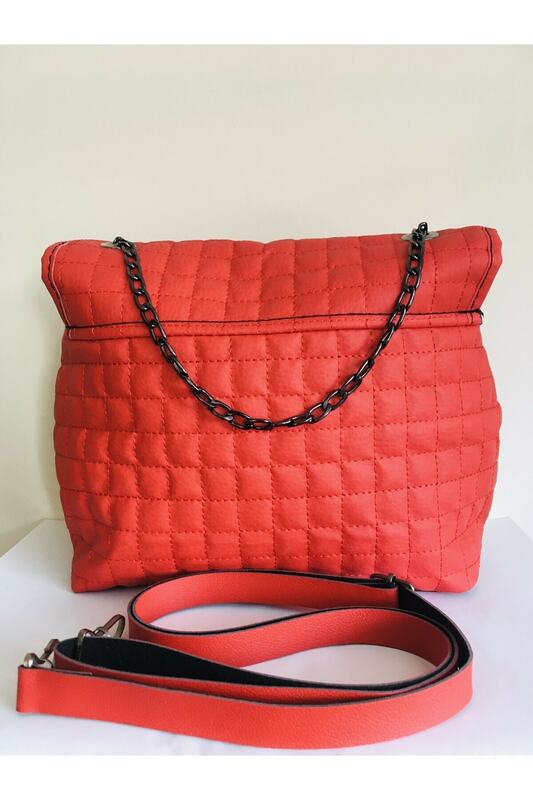 Women's Quilted Hand Shoulder Bag Chain Detail