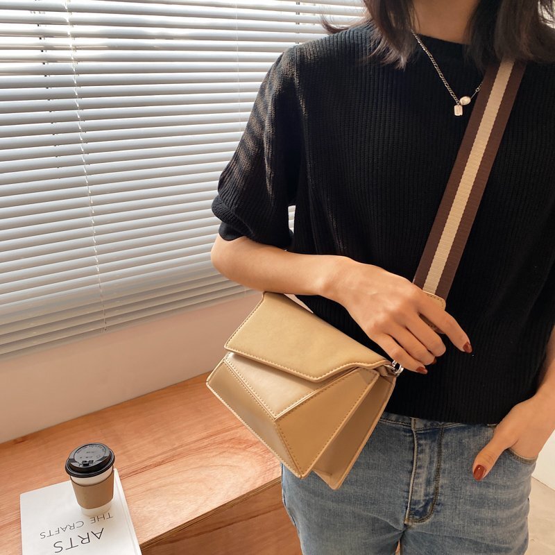 Fashionable Leather Shoulder Crossbody Bags for Women 2021 New Wide Shoulder Strap Luxury Designer Small Square Bag Sac Epaule