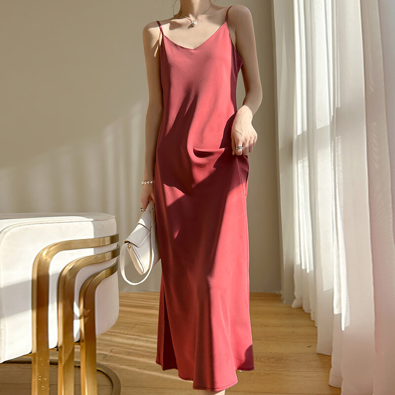 فستان حمض الخليك الراقية الحرير تنورة طويلة جديدة ضئيلة ومثير تنورة الإناث مع الحمالات في مزاجه الصيف