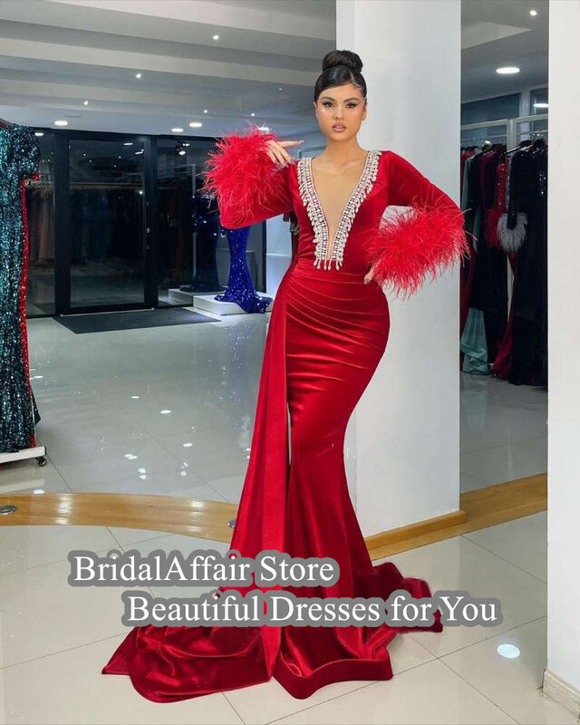 BridalAffair aksamitne suknie wieczorowe pióro V Neck Mermaid suknia wieczorowa z długim rękawem burgundowe boczne rozcięcie arabski dubaj Party Dress