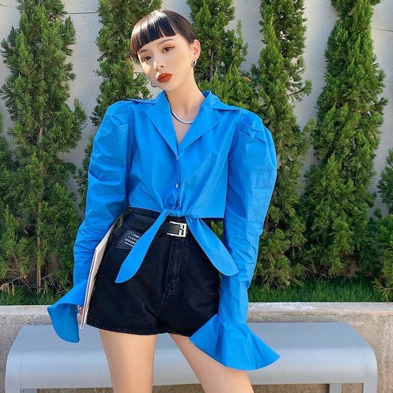 2022 early autumn new long-sleeved super-long pointed collar back single-breasted shirt blue fashion trend shirt women
