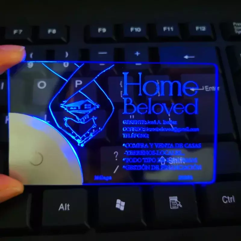 Niestandardowy projekt świecący etykieta z imieniem niestandardowy nadruk LOGO akrylowe LED wizytówki spersonalizowane laserowe karty do grawerowania