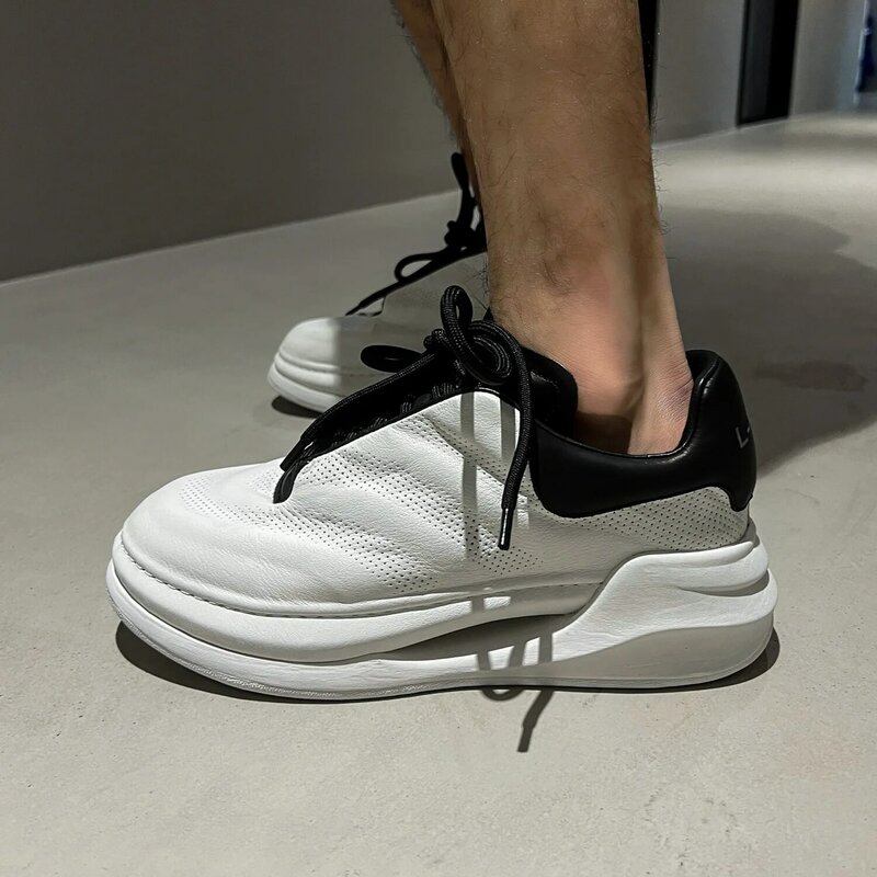Zapatos de suela gruesa para hombre, zapatillas deportivas masculinas de suela gruesa, informales, de cuero, color blanco, a la moda, para Primavera, 2022