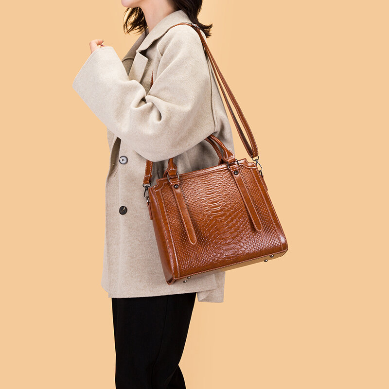 Женская сумка YILIAN, новинка 2023, модная трендовая сумка через плечо с крокодиловым принтом, портативная Вместительная женская сумка через пле...