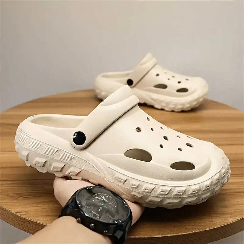 Zapatillas de playa súper ligeras con espalda descubierta para hombre, sandalias, zapatos grises plateados, zapatillas deportivas especiales de China
