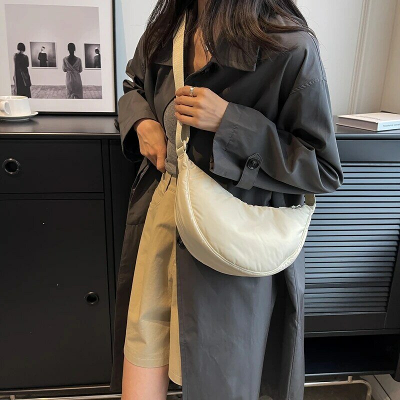 Bolso de hombro de nailon japonés Harajuku para niña, bandolera Simple de Color sólido, bandolera de lona de media luna, bolso Hobos de moda