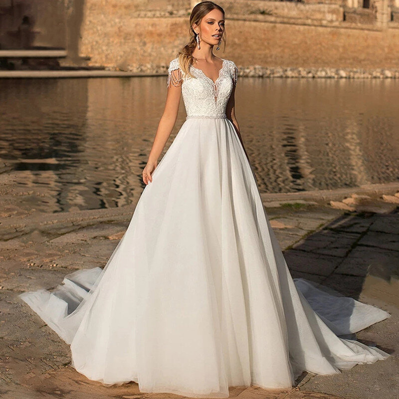 Seksowna dekolt ślubna sukienka z rękawami Cap Sleeve koralikowe frędzelki suknia ślubna koronkowe aplikacje Illusion Button tiul duży pociąg Vestidos De Noiva